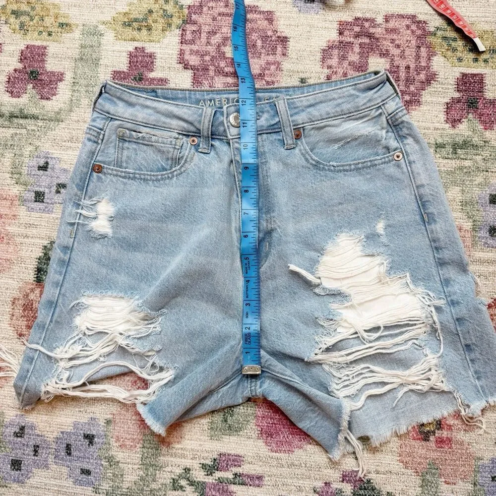 American Eagle Womens Denim Mom Shorts Sz 2 High Waist‎ Distressed 90s Inspired - Picture 6 of 7